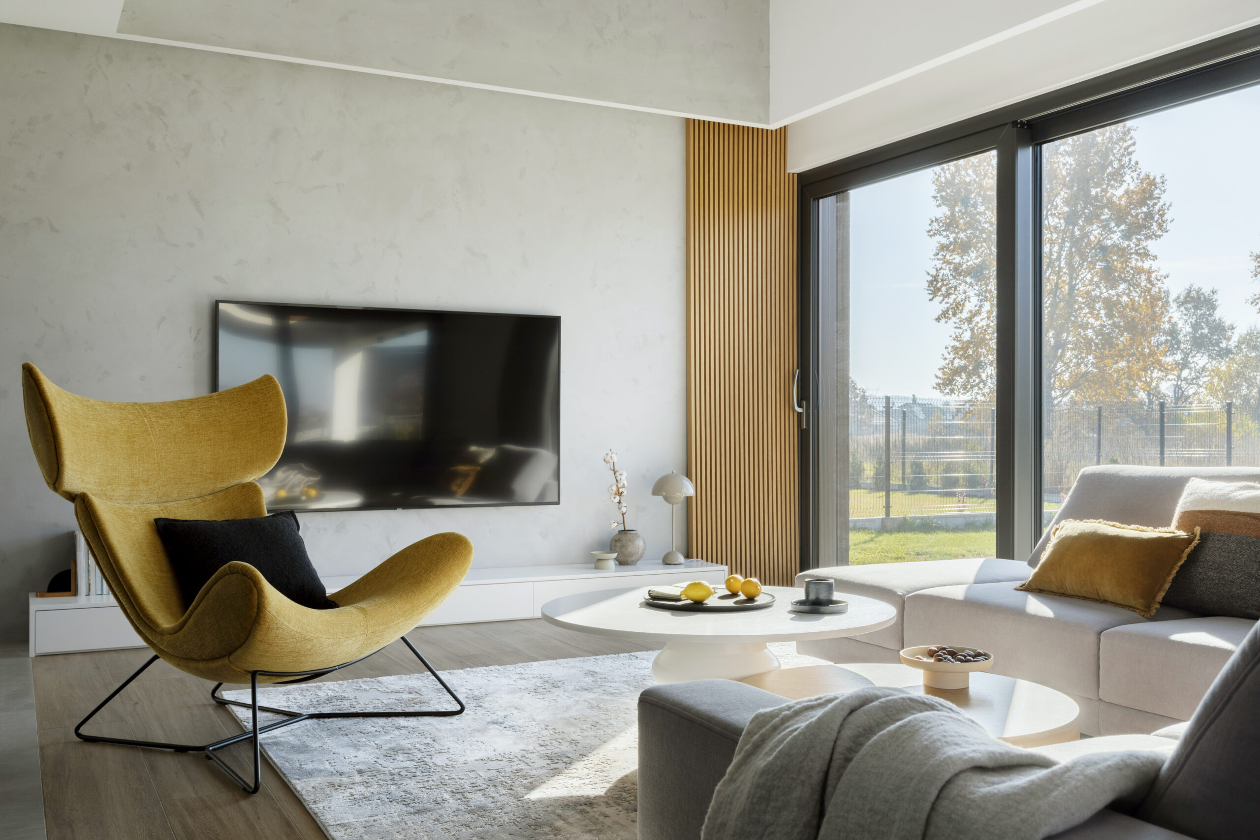 Doble vs triple acristalamiento: cuándo compensa y cómo elegir según tu vivienda 4 vivienda contemporánea con ventanas eficientes
